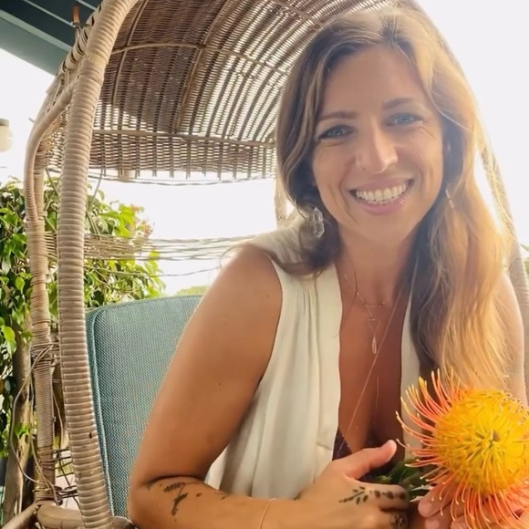 Meet your Posher, Carousel - Picture 1 of 1